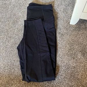 Black leggings with leg design